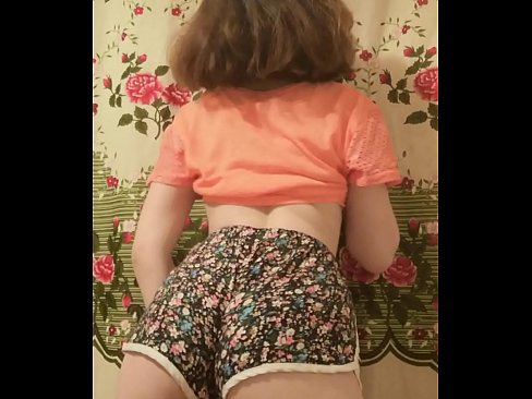 ❤️ Sexet ung babe laver en striptease ved at filme sine shorts på kamera ☑ Just porno at da.doujin-sexy.ru